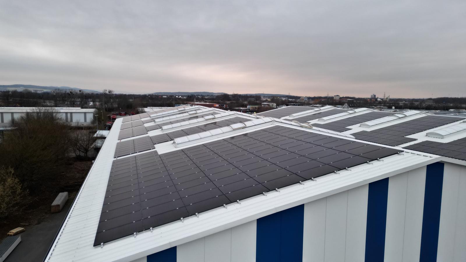 Photovoltaik auf einer Gewerbehalle